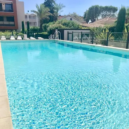 Fleur D'azur 100 M De La Plage Apartment *